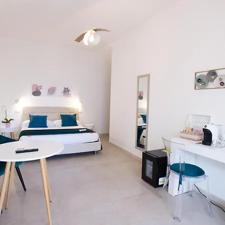 Oda ve Kahvaltı Jolie